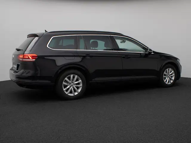 Volkswagen Passat view 6