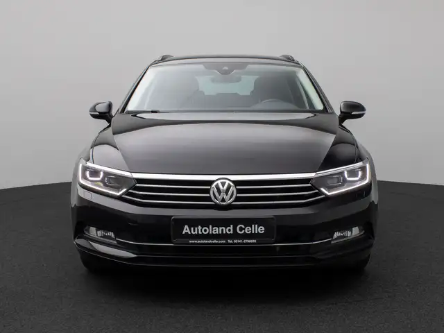 Volkswagen Passat view 2
