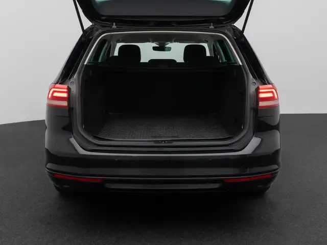 Volkswagen Passat view 13