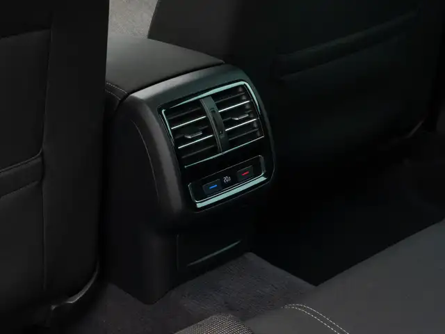 Volkswagen Passat view 26