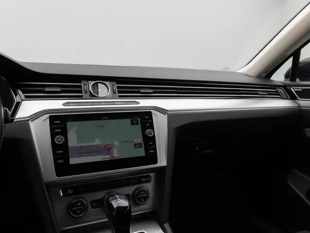 Volkswagen Passat view 20