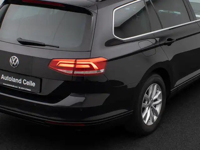 Volkswagen Passat view 14