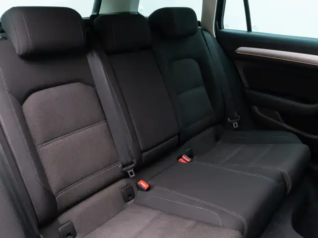 Volkswagen Passat view 28