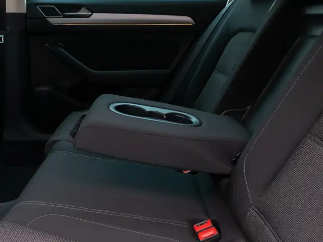 Volkswagen Passat view 27