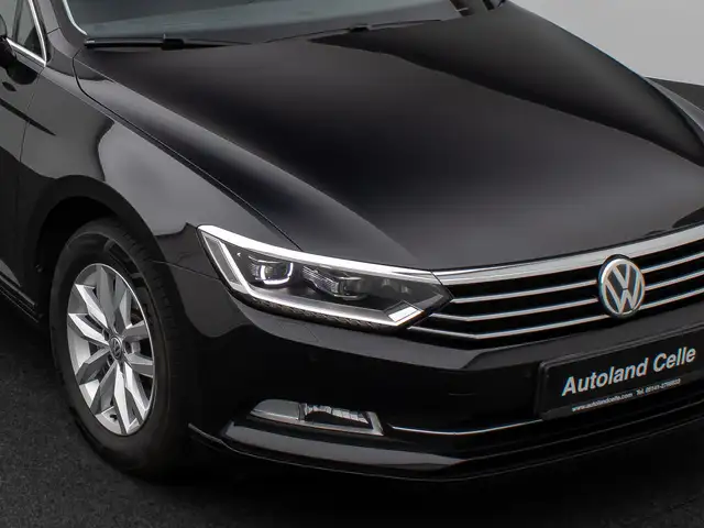 Volkswagen Passat view 17