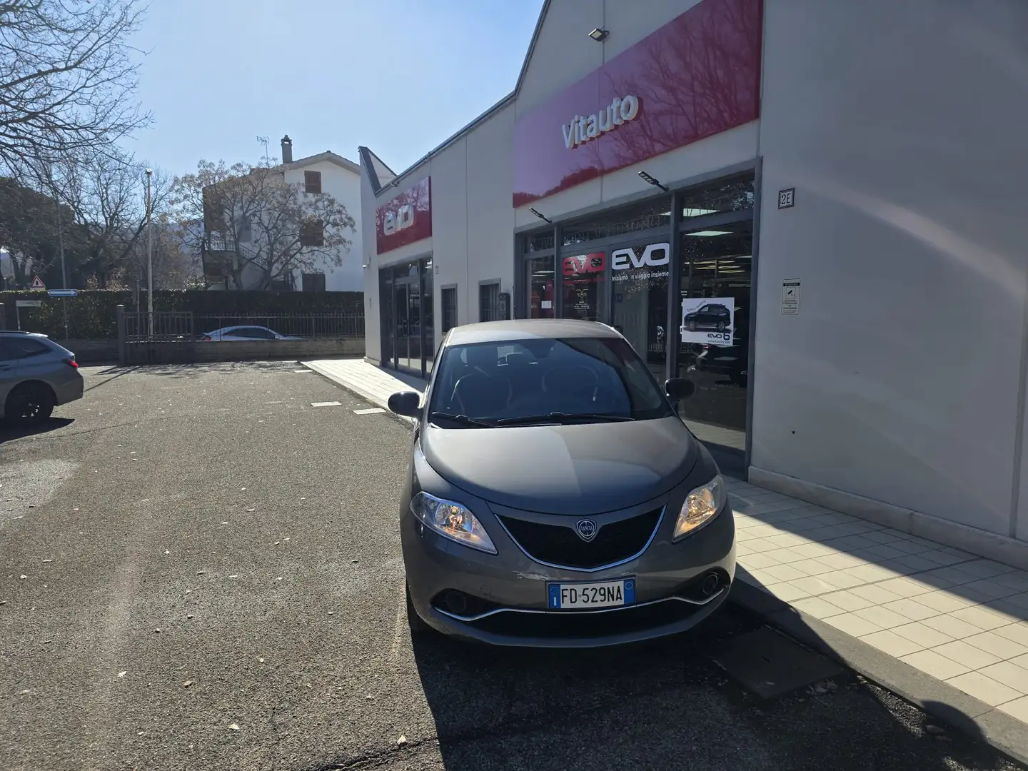 Lancia Ypsilon Ypsilon III 2015 1.2 Gold 69cv Gpl Grau - 1
