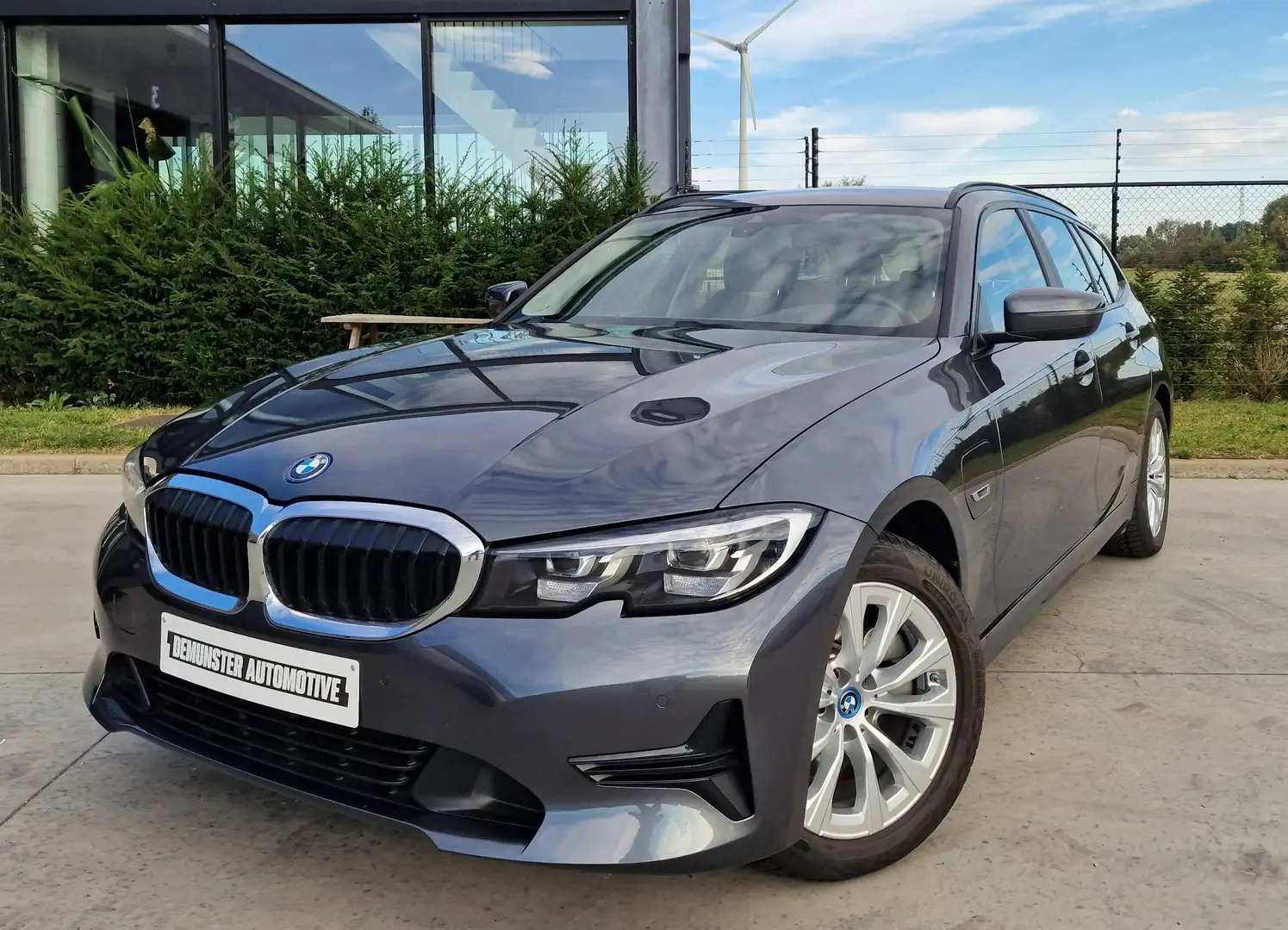 BMW 320 320e Touring Aut. Sport Line Gris - 1