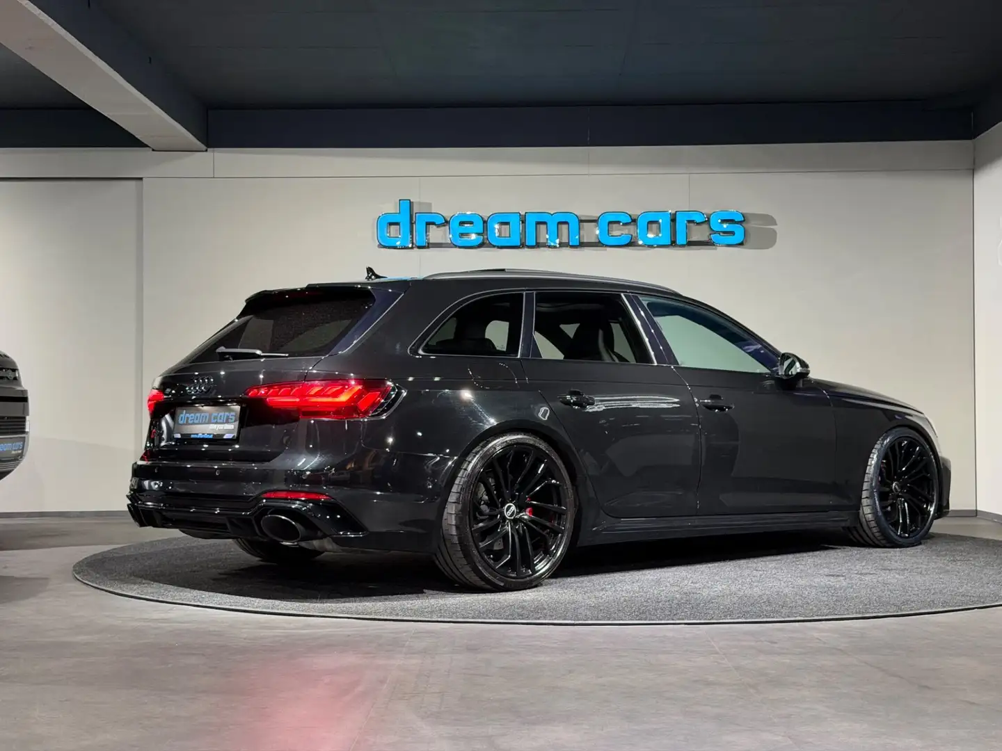 Audi RS4 Avant TFSI Tiptronic / 20“ / Tief - Breit / Pano Schwarz - 2