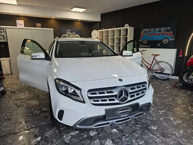 Mercedes-Benz GLA 180 Aut. / 8 fach / Top Zustand/ 1J.Garantie