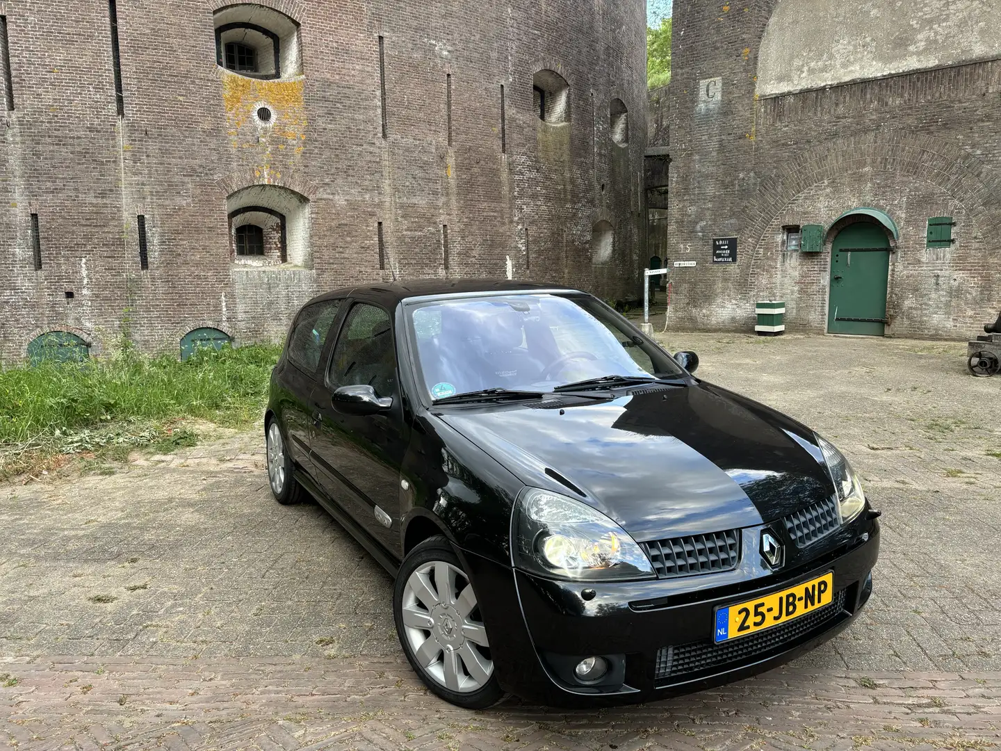 Renault Clio 2.0 16V RS ‘02 | APK Nieuw | Zeer goed onderhoud Zwart - 2