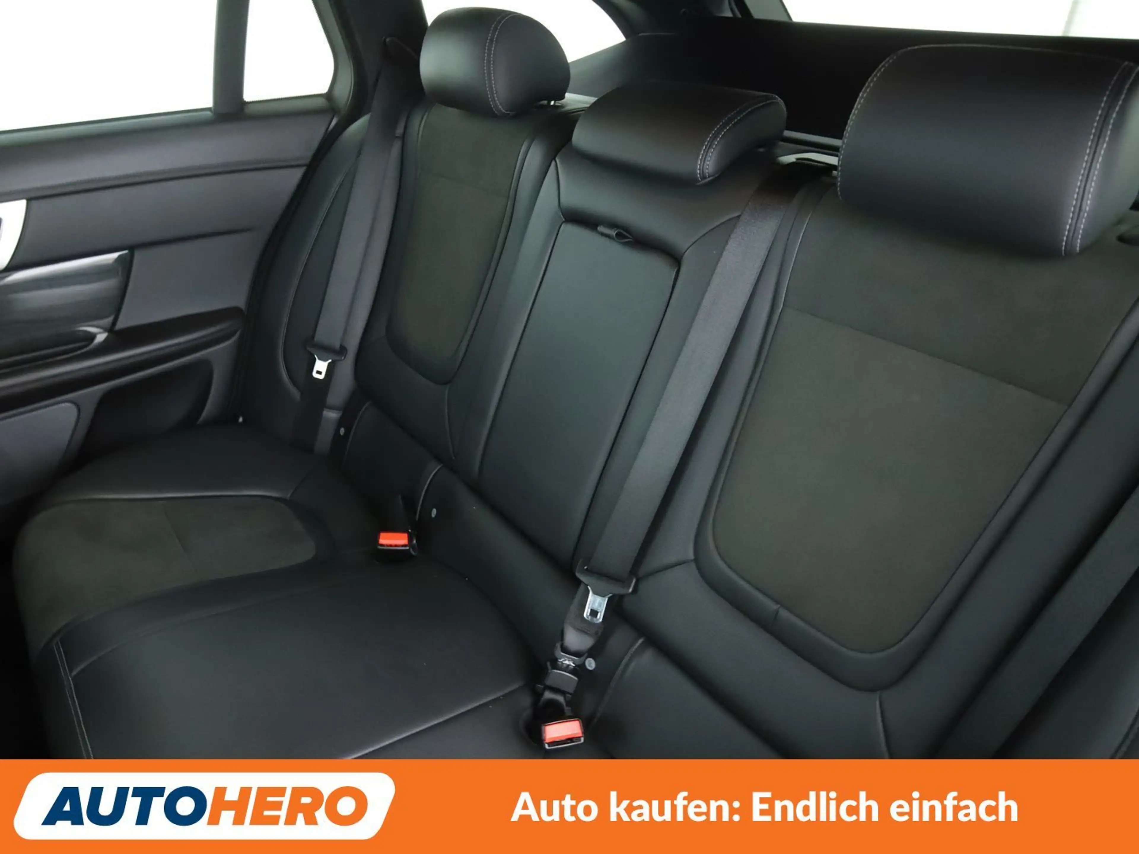 Jaguar XF 2.2 D Aut*NAVI*XENON*TEMPO*CAM*PDC*SHZ* — photo 14