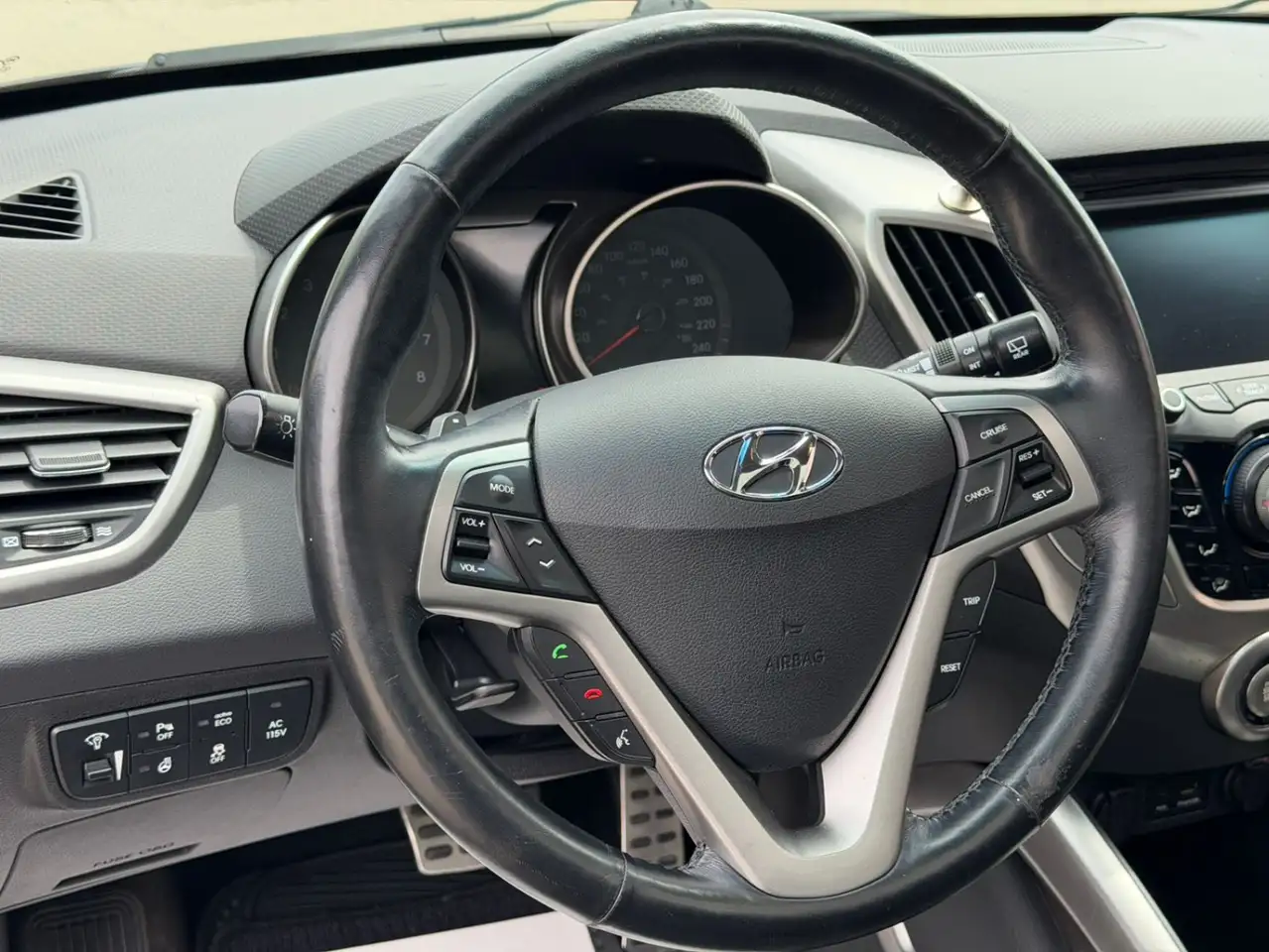 Hyundai VELOSTER снимка Hyundai VELOSTER