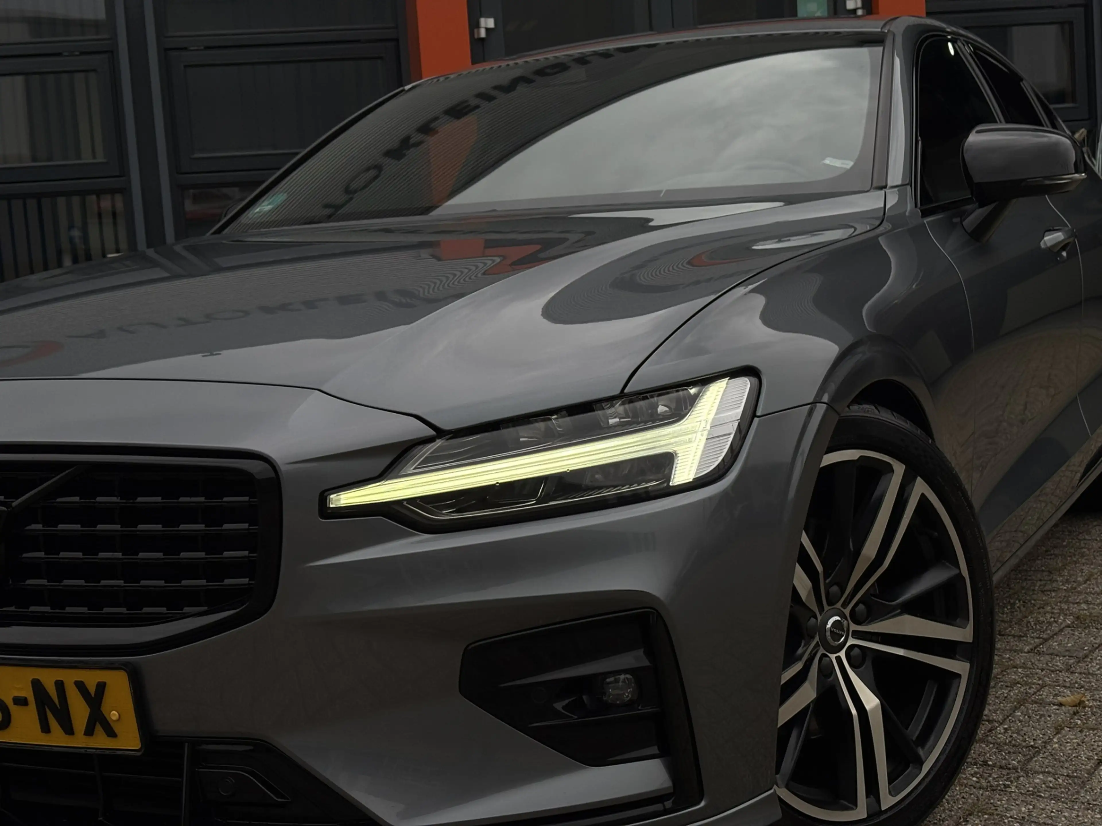 Volvo S60 2.0 T4 R-Design Polestar Engineerd / Applecarplay — photo 11