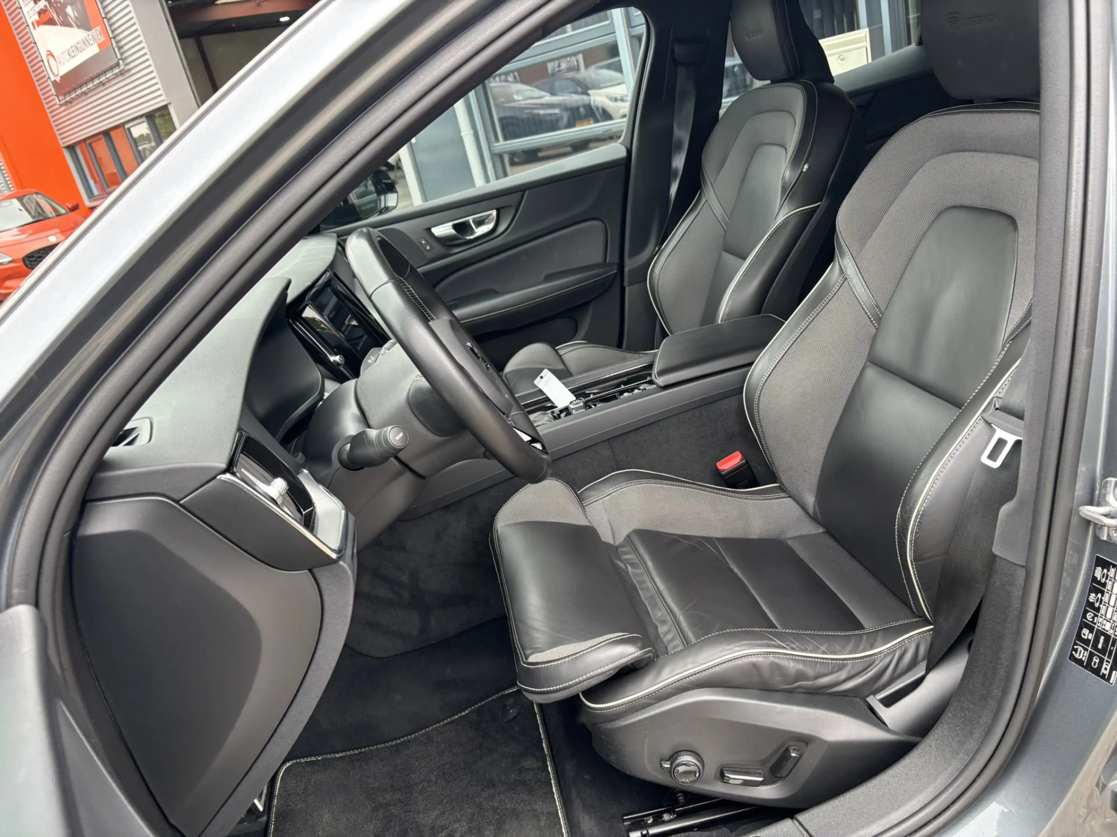 Volvo S60 2.0 T4 R-Design Polestar Engineerd / Applecarplay — photo 5