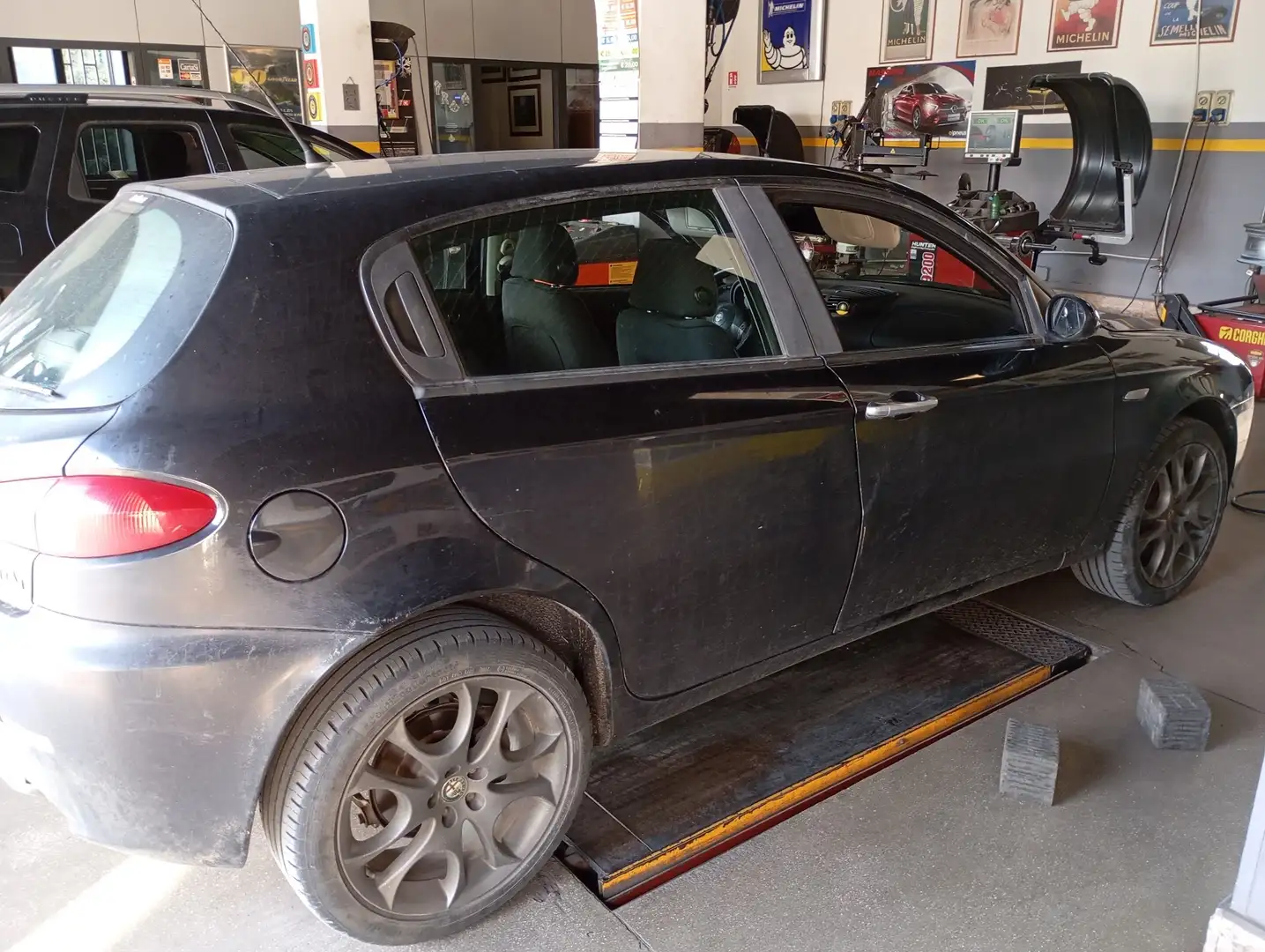 Alfa Romeo 147 5p 1.9 jtd Distinctive 120cv Nero - 1