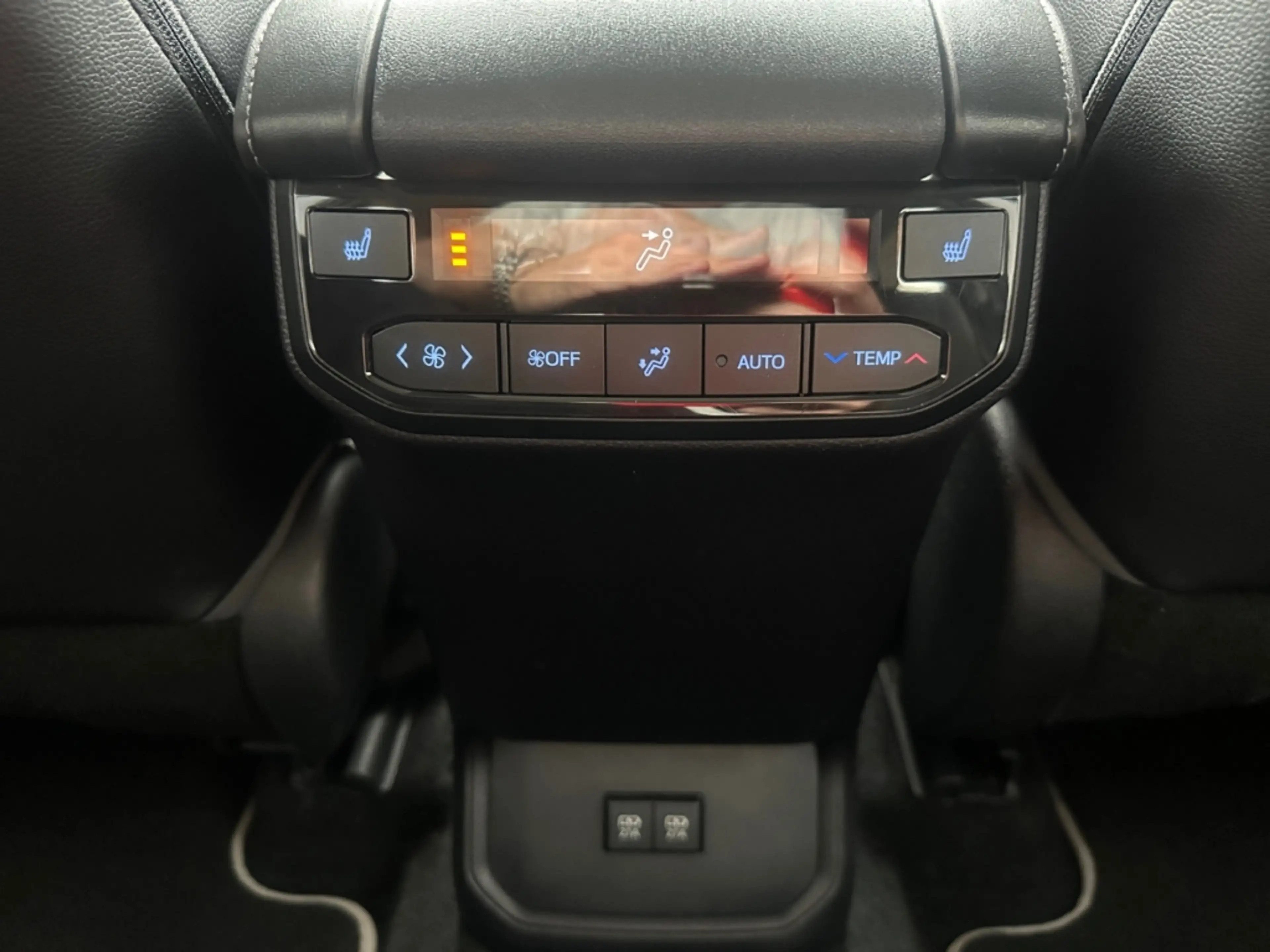 Toyota Highlander 2.5 Hybrid Luxury *7-Si*Leder*360°*JBL* — photo 11