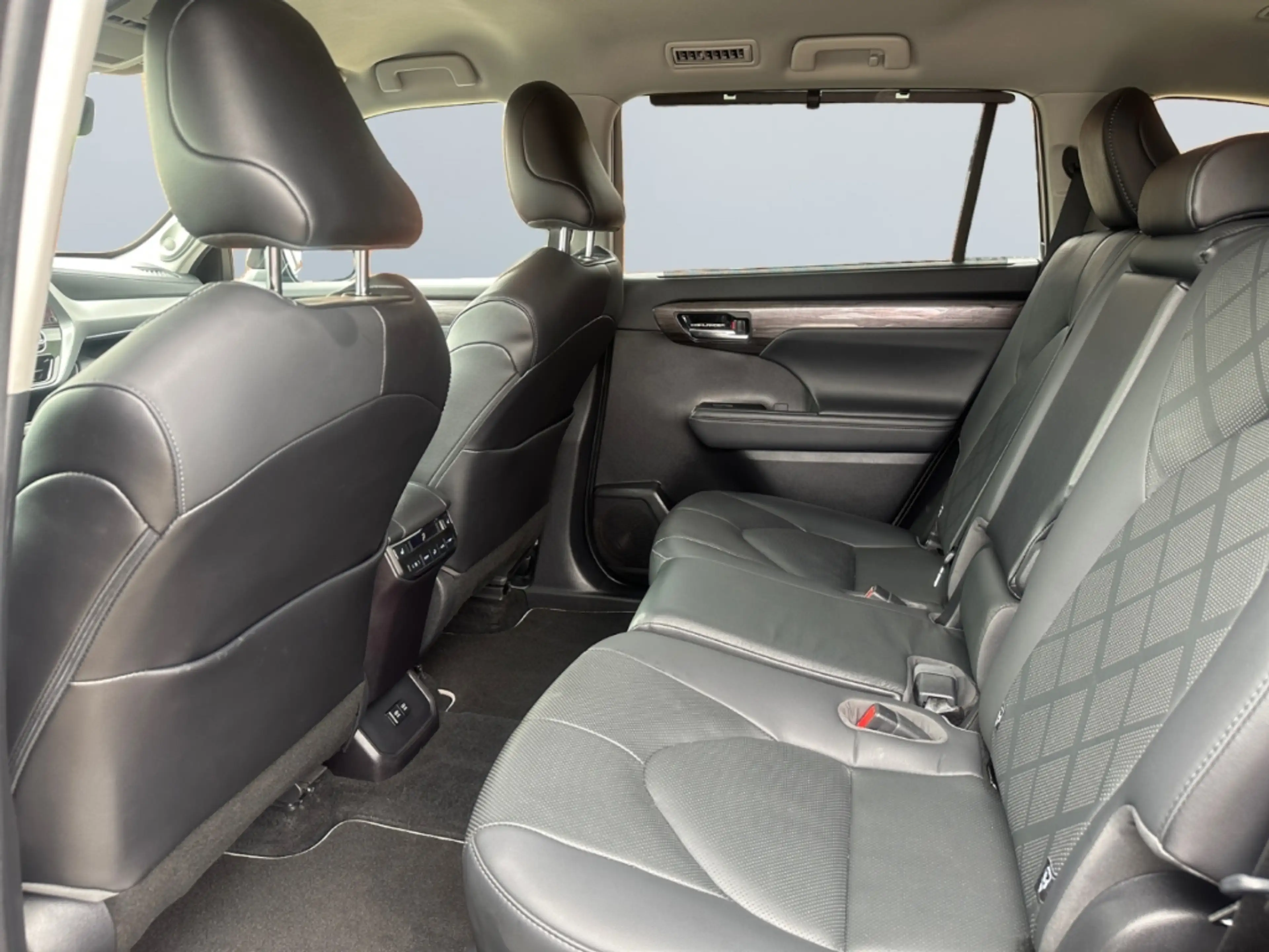 Toyota Highlander 2.5 Hybrid Luxury *7-Si*Leder*360°*JBL* — photo 14