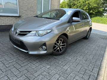 Auris 1.6i Lounge