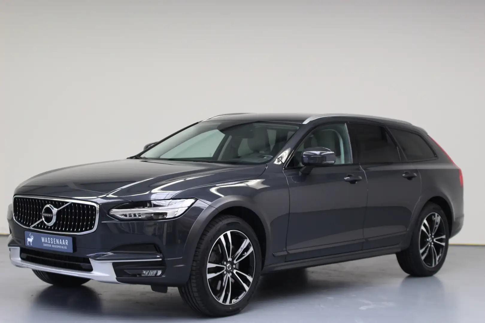 Volvo V90 Cross Country T5 AWD Plus | Rijklaarprijs | Leer | Trekhaak | Grigio - 1