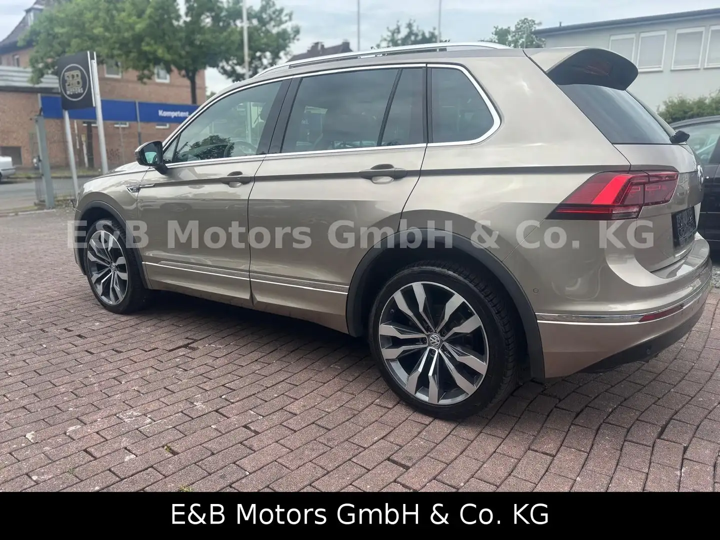 Volkswagen Tiguan Highline R-Line/2.Hand/Pano/ Virtual/Sthz Beige - 2