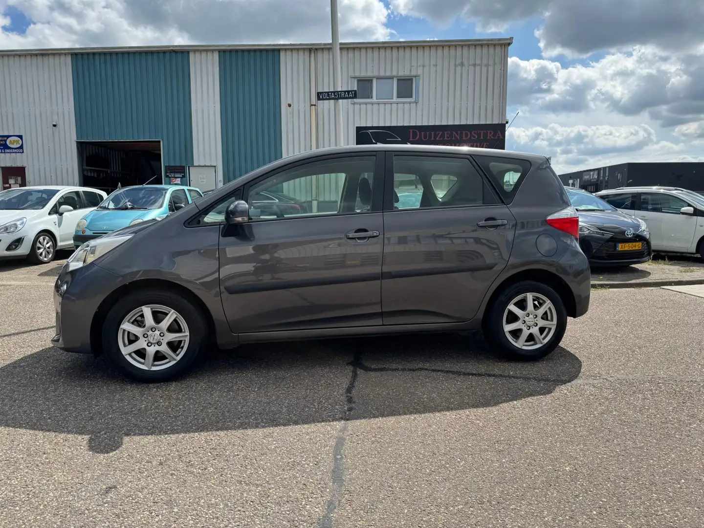 Toyota Verso-S 1.3 VVT-i Aspiration Automaat Grijs - 2