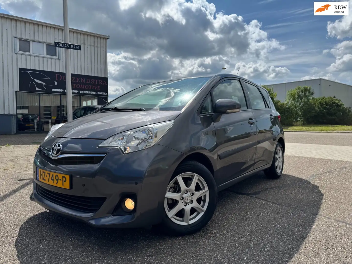 Toyota Verso-S 1.3 VVT-i Aspiration Automaat Grijs - 1