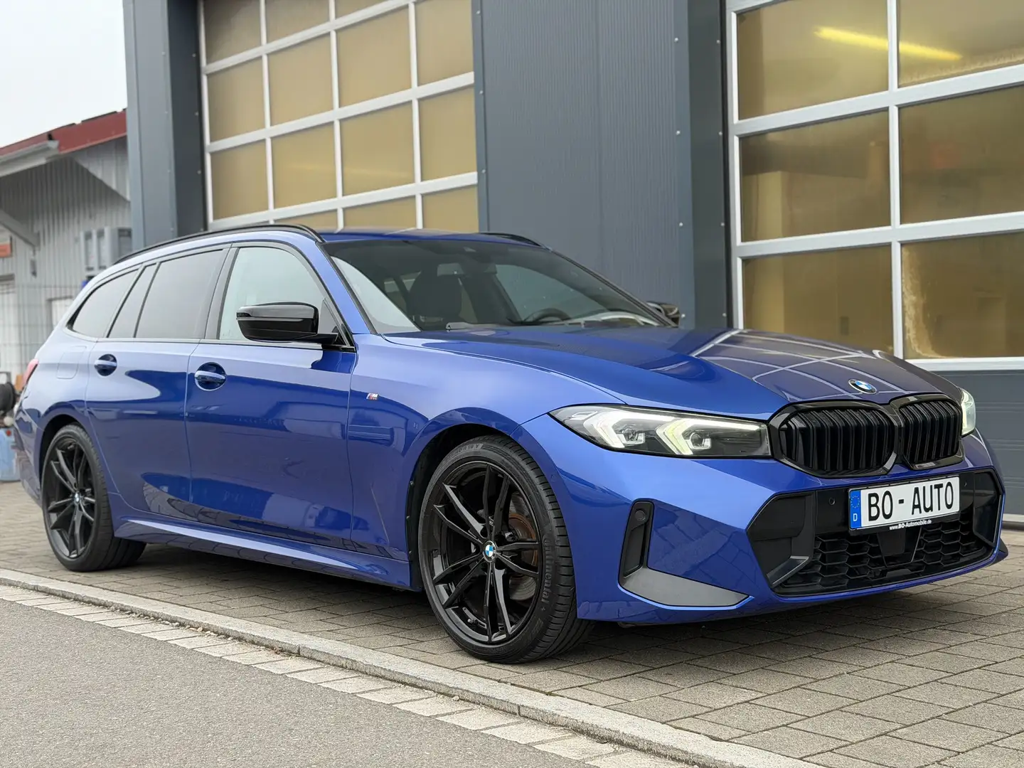 BMW 320 d xDrive M-SPORT Leder AHK StdHzg. ACC Virtual 19" Bleu - 1