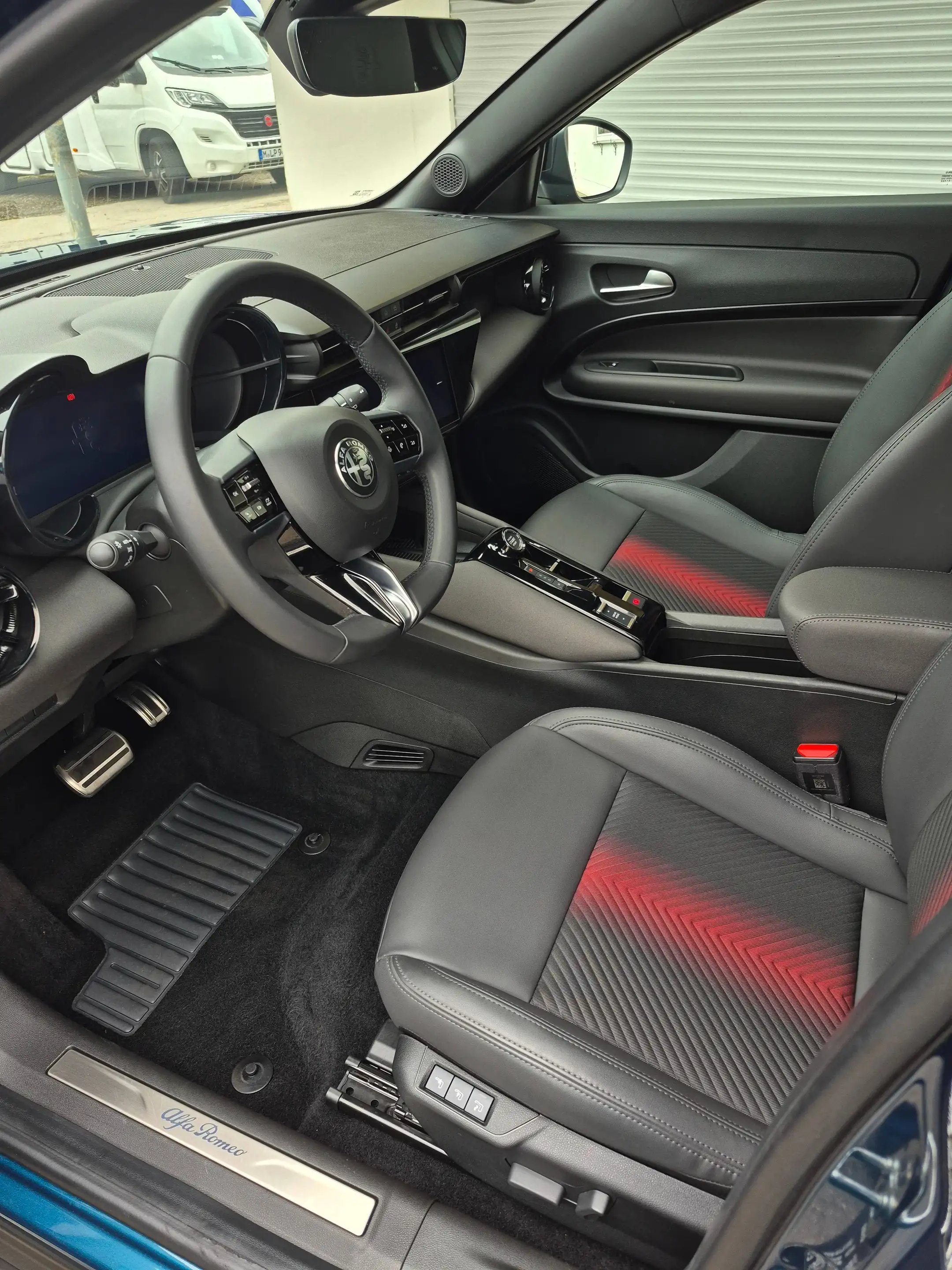 Alfa Romeo Junior Junior 1.2 VGT Ibrida Speciale, Navi, ACC, Shzg — photo 5