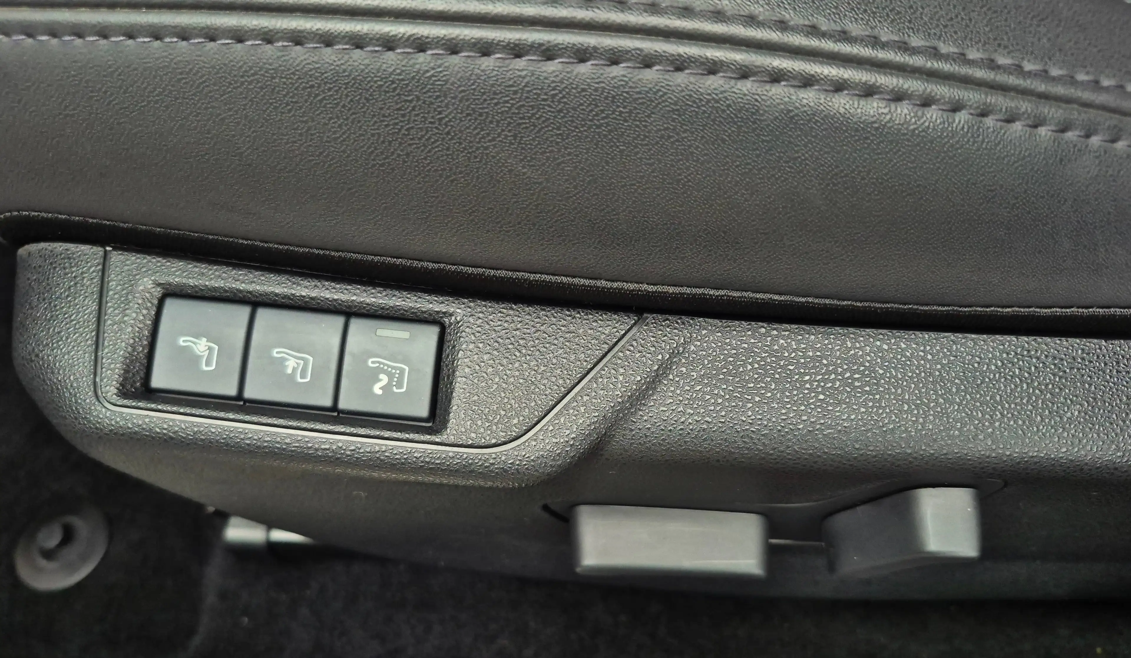 Alfa Romeo Junior Junior 1.2 VGT Ibrida Speciale, Navi, ACC, Shzg — photo 11