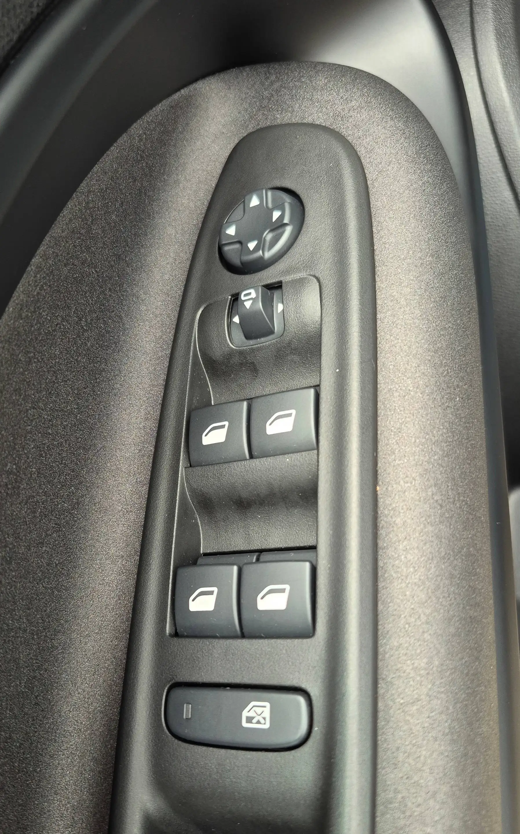 Alfa Romeo Junior Junior 1.2 VGT Ibrida Speciale, Navi, ACC, Shzg — photo 10