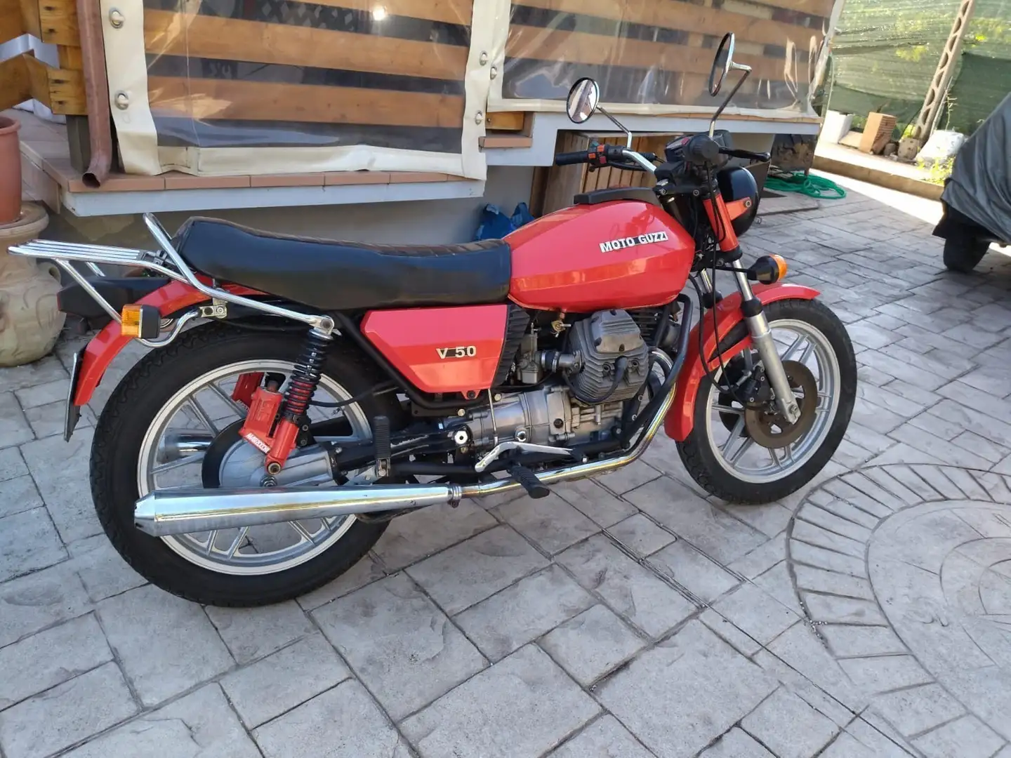 Moto Guzzi V 50 II serie crvena - 2
