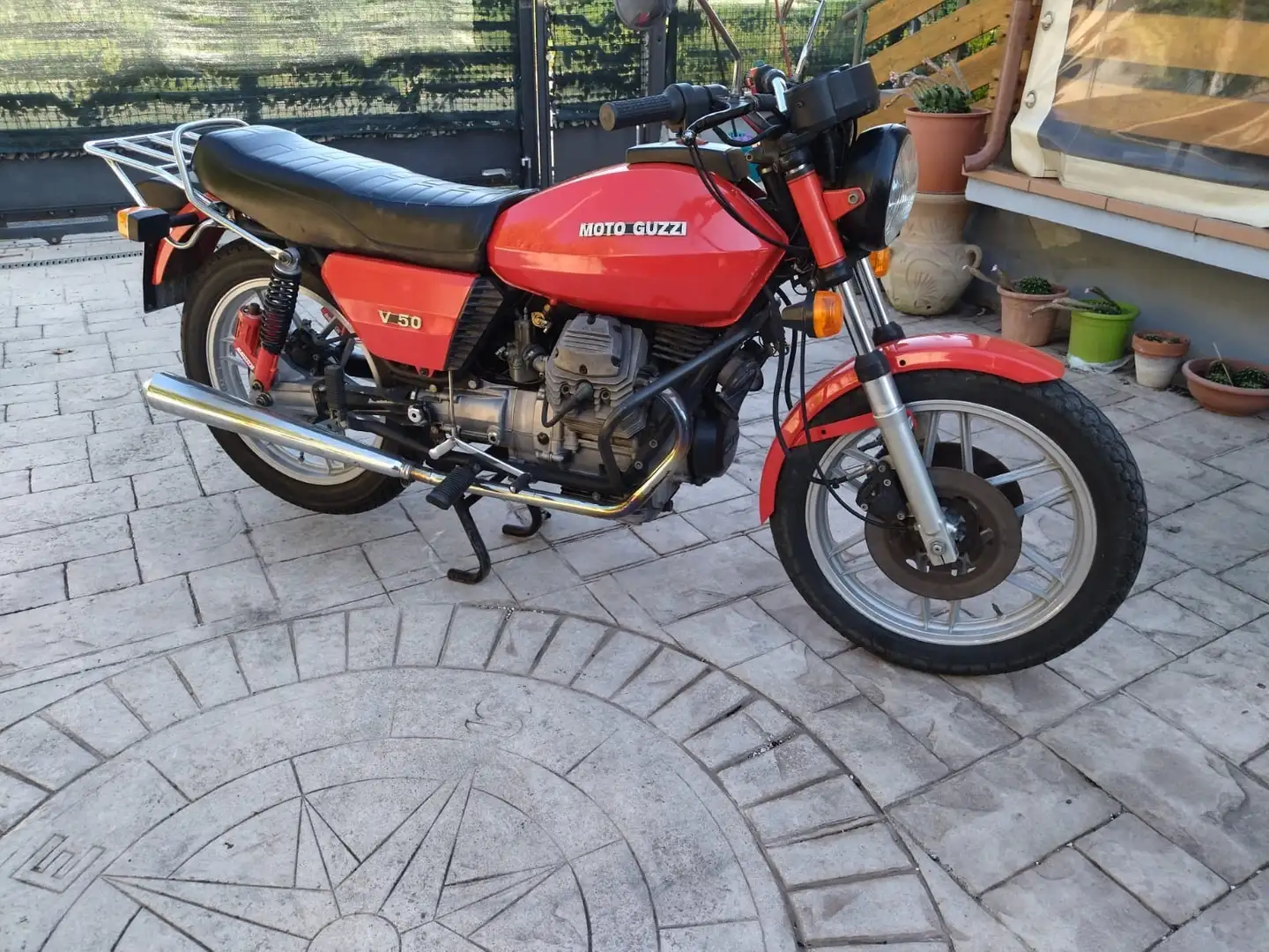 Moto Guzzi V 50 II serie Rojo - 1