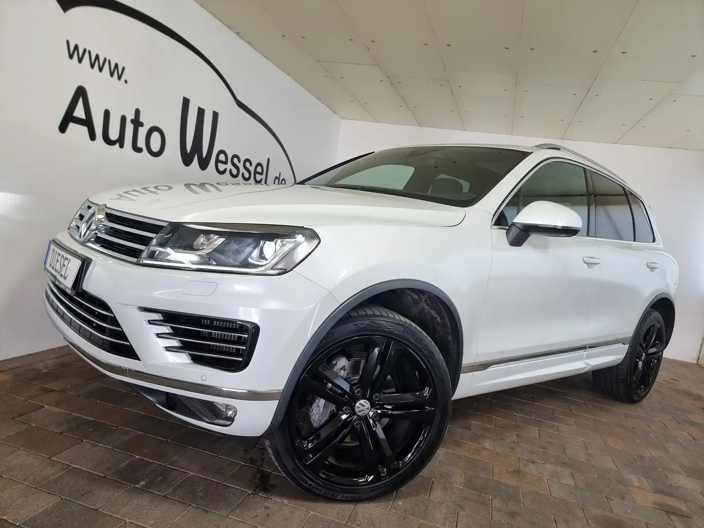 Volkswagen Touareg V6 TDI R-line AHK 3,5t Luft Pano Led 4Mo Weiß - 1