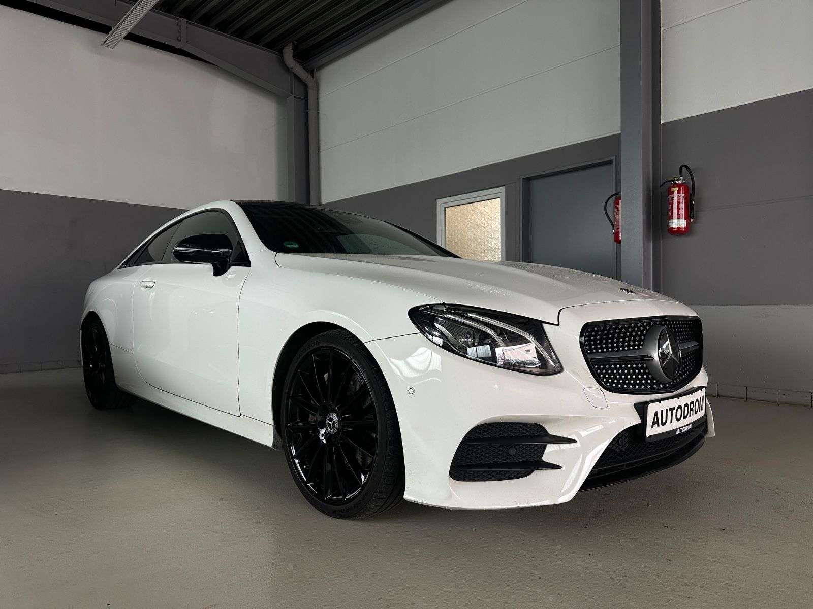 Second hand Mercedes Benz E-Class 300