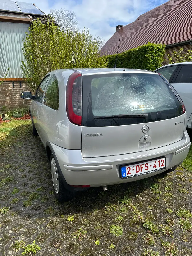 Opel Corsa Gris - 2