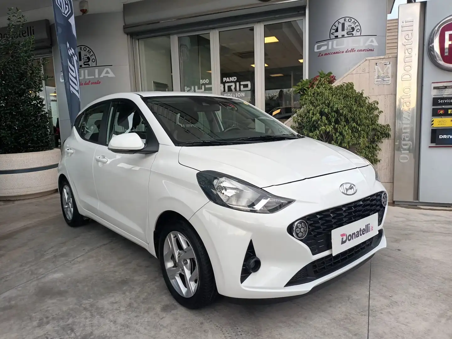 Hyundai i10 i10 Tech 1.0 MPi 67 CV Blanc - 1
