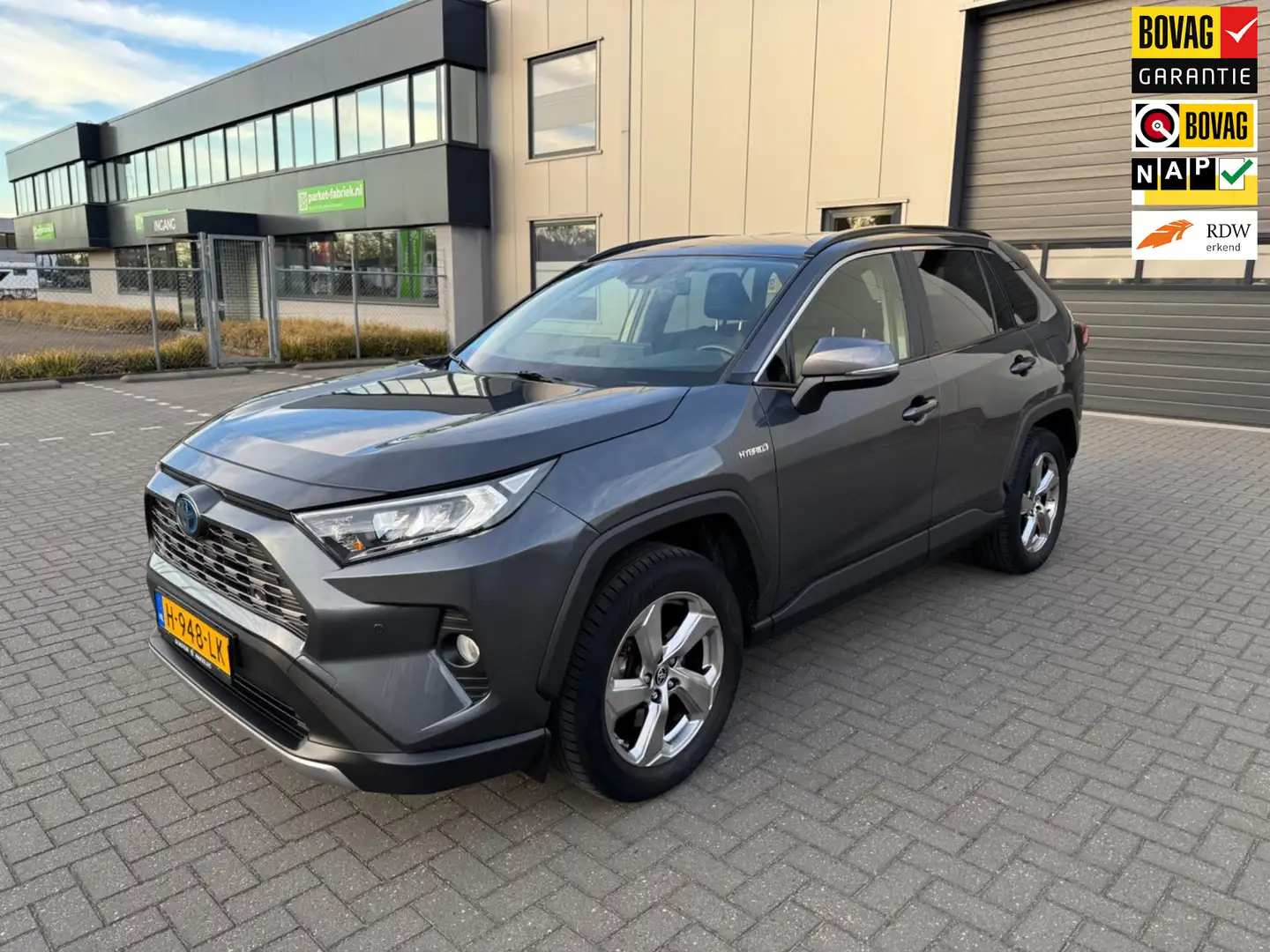 Toyota RAV 4 2.5 Hybrid AWD Business Plus Grijs - 1