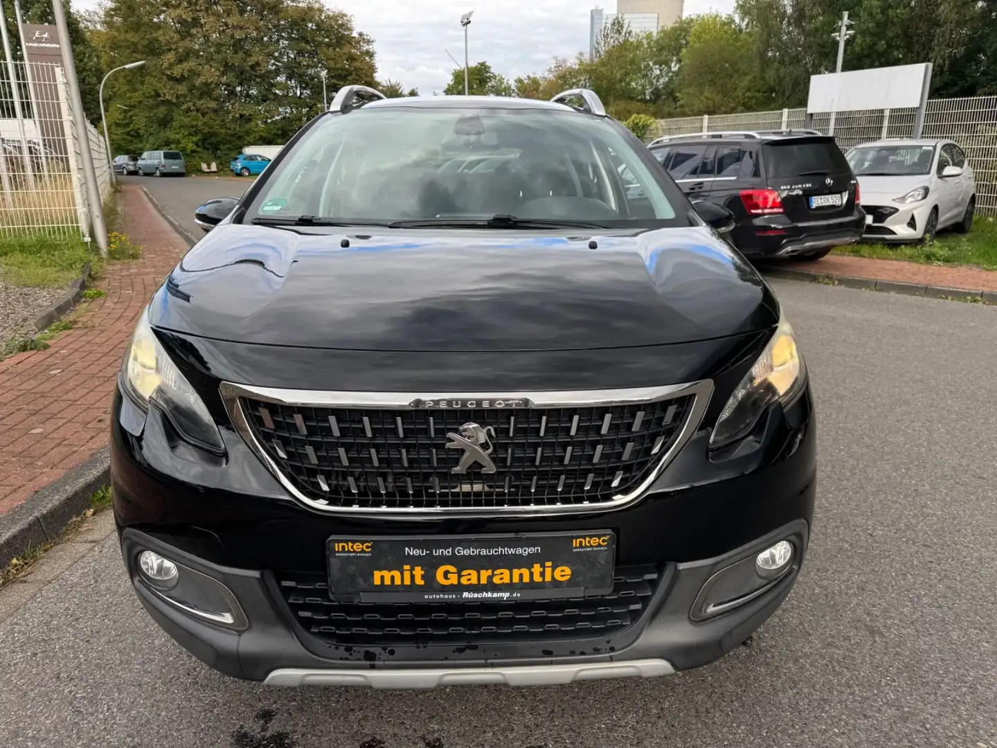 Peugeot 2008 2.HD/ALLURE/KLIMAAUT/NAVI/LEDER/ALU/ALU/TÜV-NEU Schwarz - 2