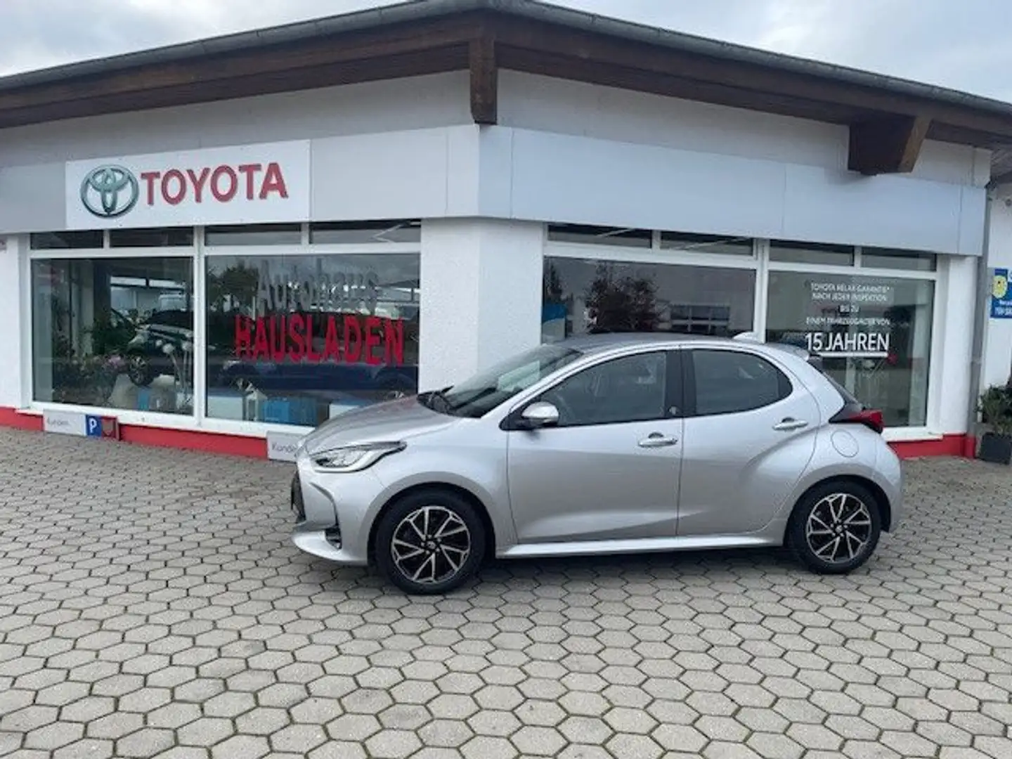 Toyota Yaris Hybrid Team Deutschland Argent - 1