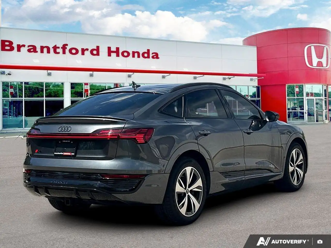 Audi Q8 e-tron снимка Audi Q8 e-tron
