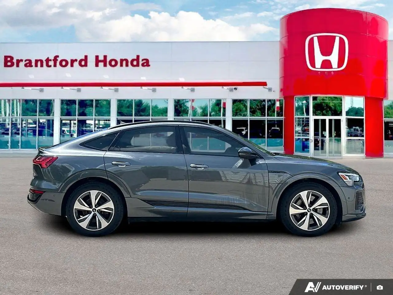 Audi Q8 e-tron снимка Audi Q8 e-tron
