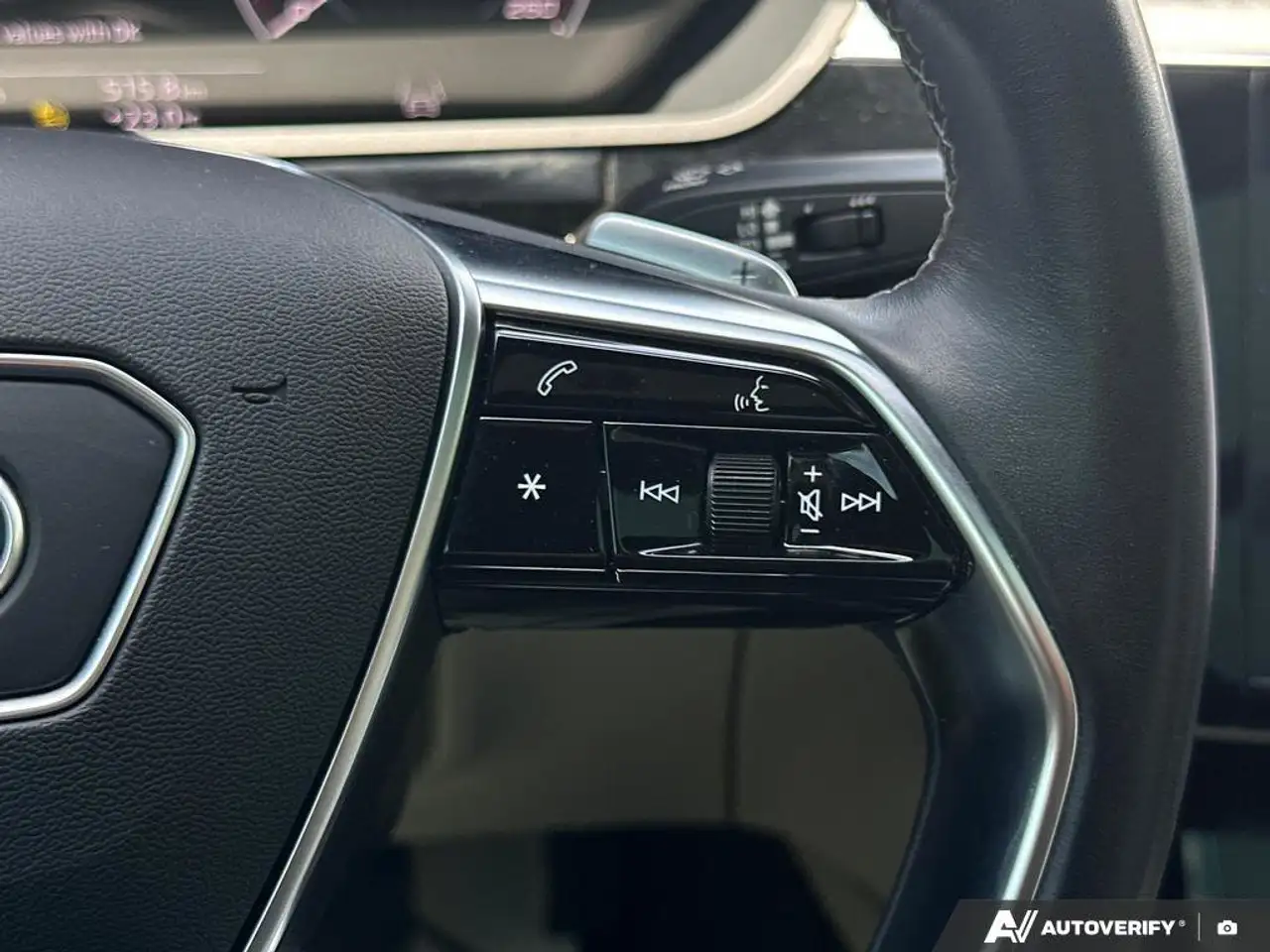 Audi Q8 e-tron снимка Audi Q8 e-tron