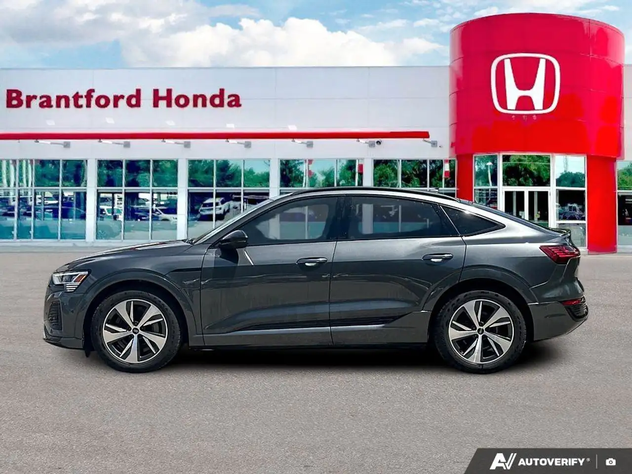 Audi Q8 e-tron снимка Audi Q8 e-tron