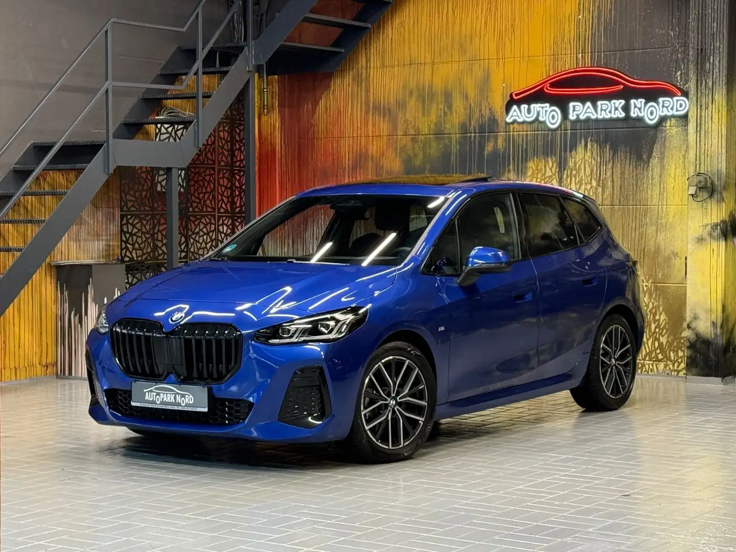 BMW 223d Active Tourer xDrive M Sport Aut. LED~PANO Blau - 1