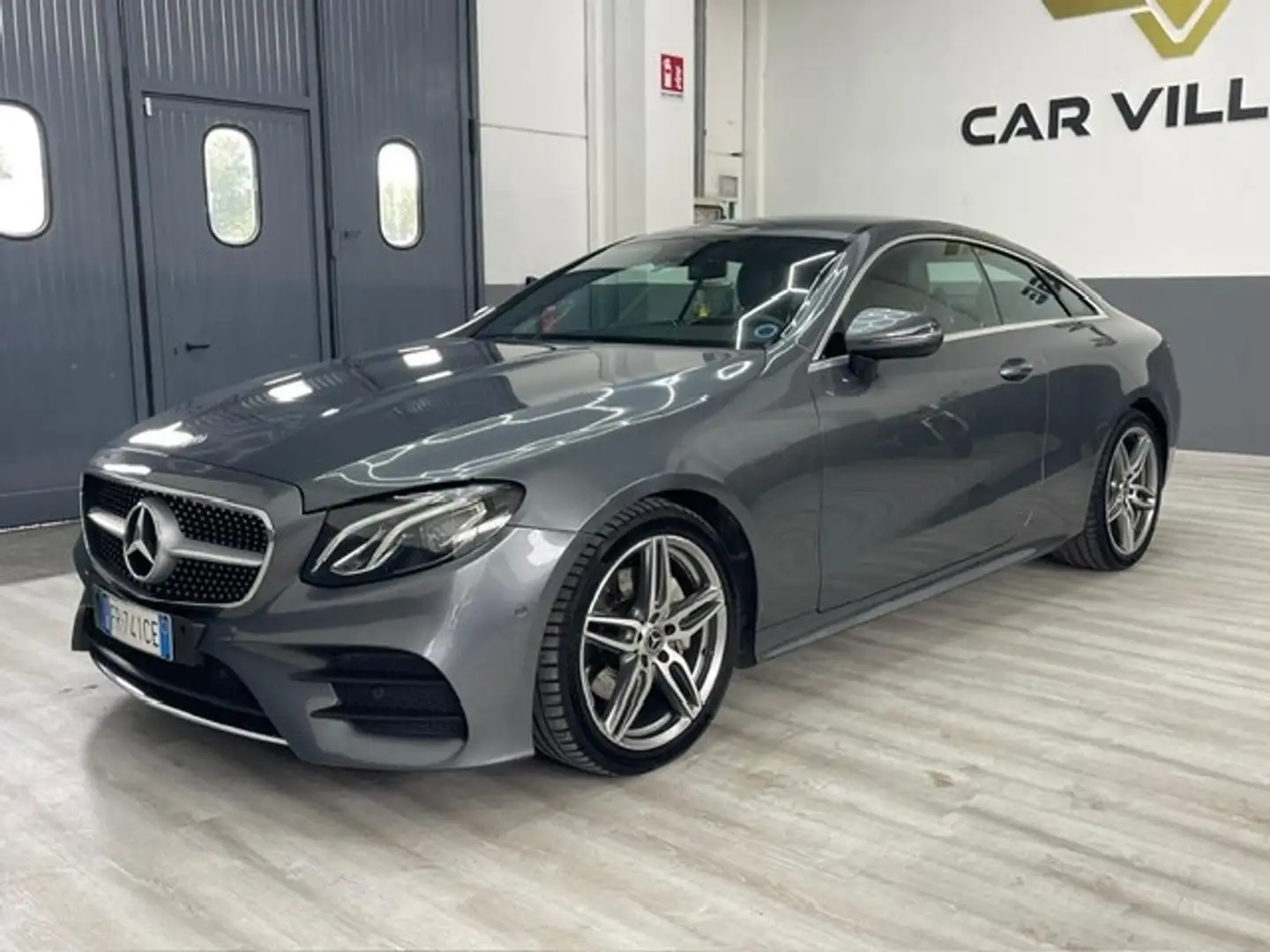Mercedes-Benz E 220 E 220 d Auto Premium Plus Grijs - 2