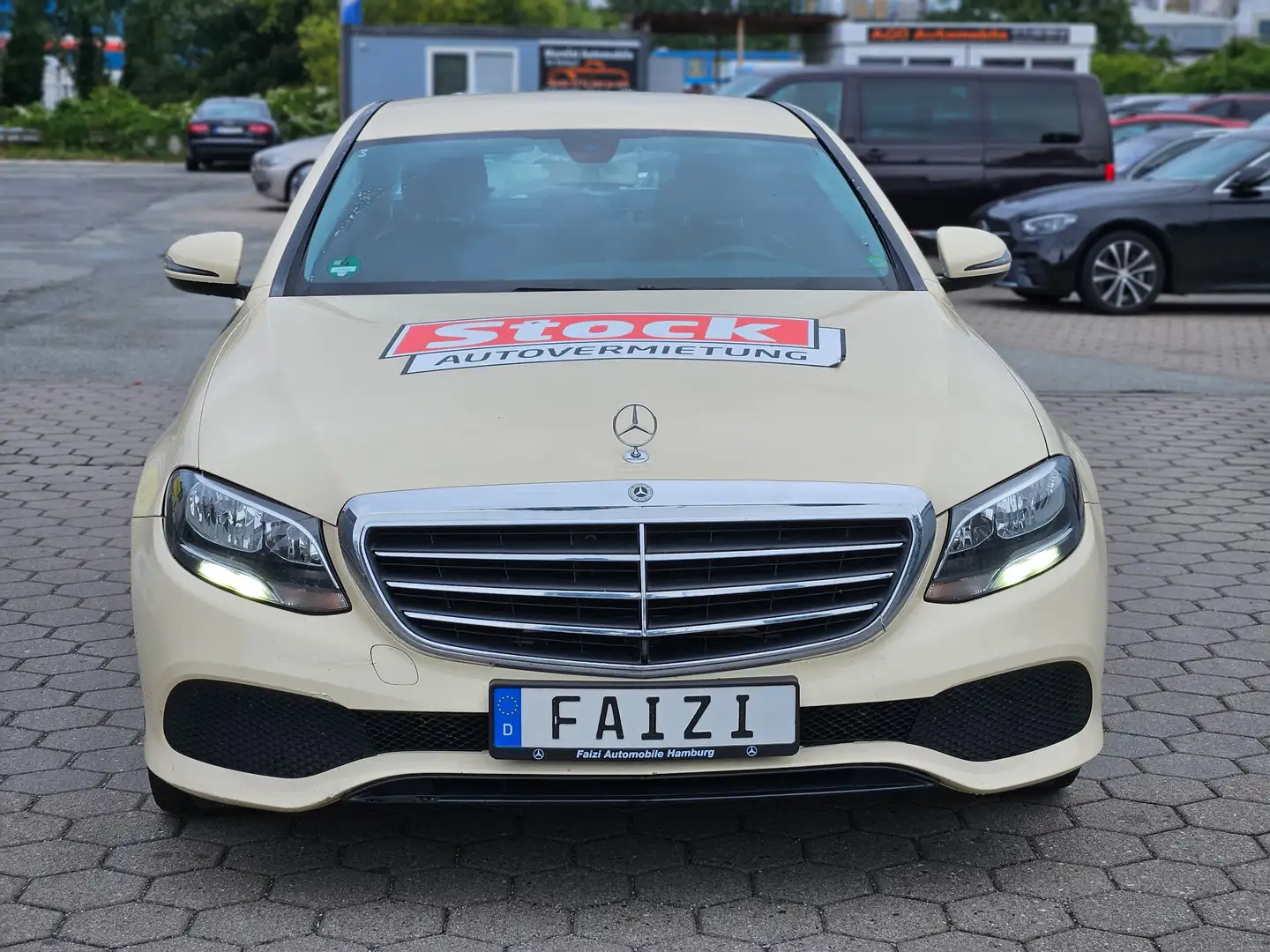 Mercedes-Benz E 200 d 9G-TRONIC Euro6 Navi Kamera Scheckheft Beige - 2