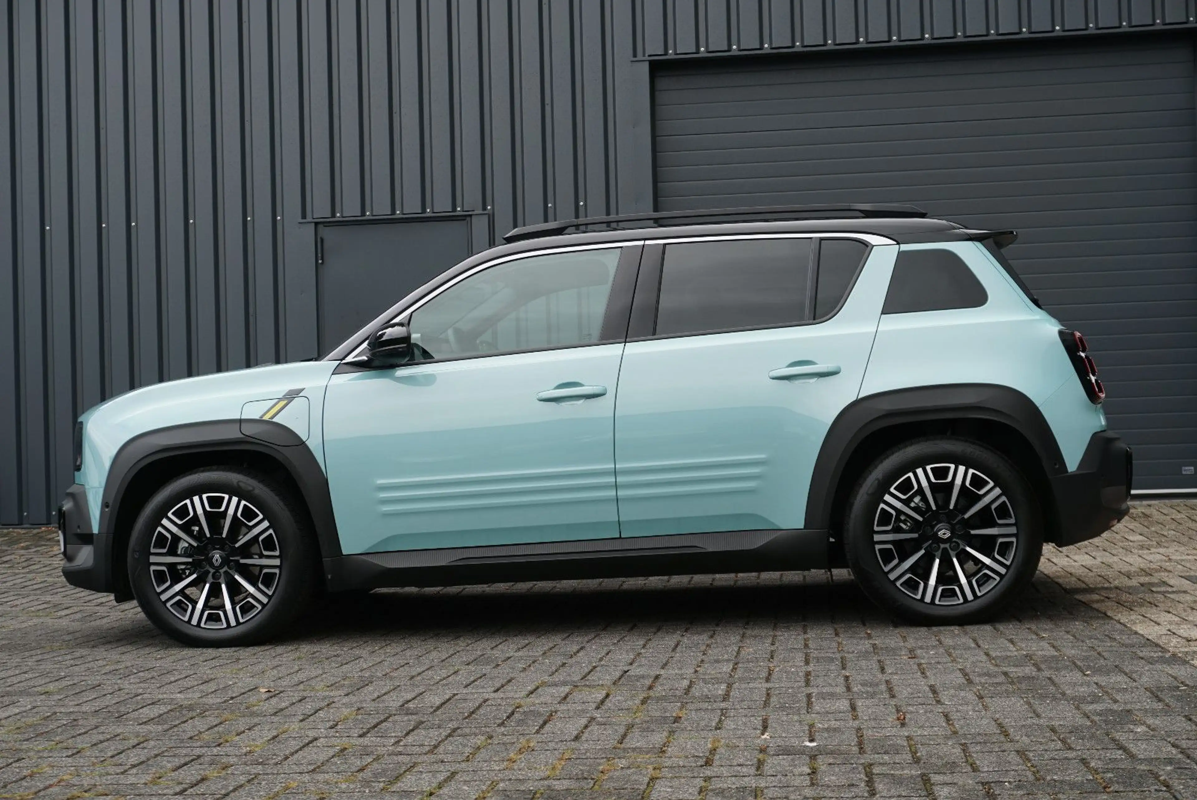 Renault R 4 E-Tech Iconic 150 Comfort Range (52kWh) H/K — photo 4