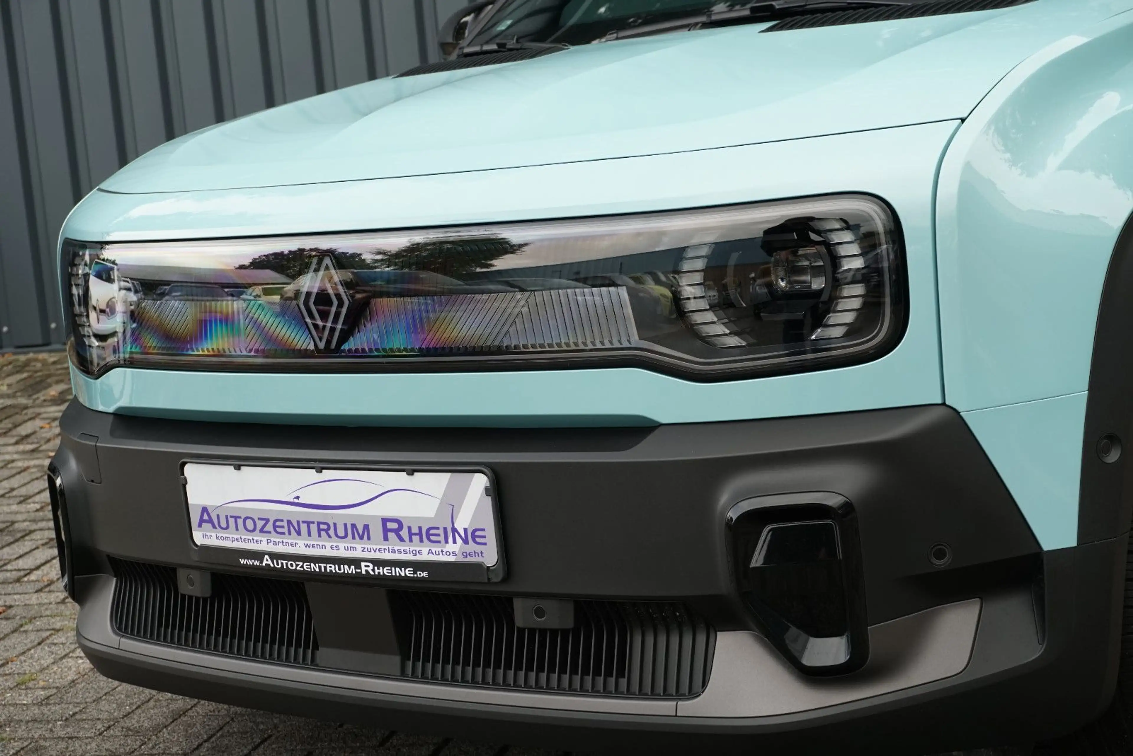 Renault R 4 E-Tech Iconic 150 Comfort Range (52kWh) H/K — photo 10