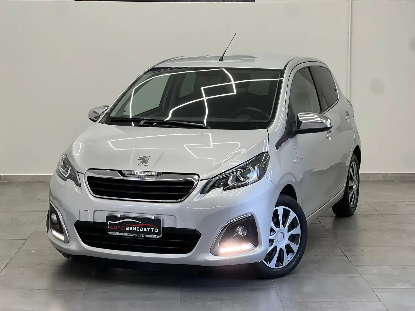 Peugeot 108 108 5p 1.0 vti Style s Gris - 1