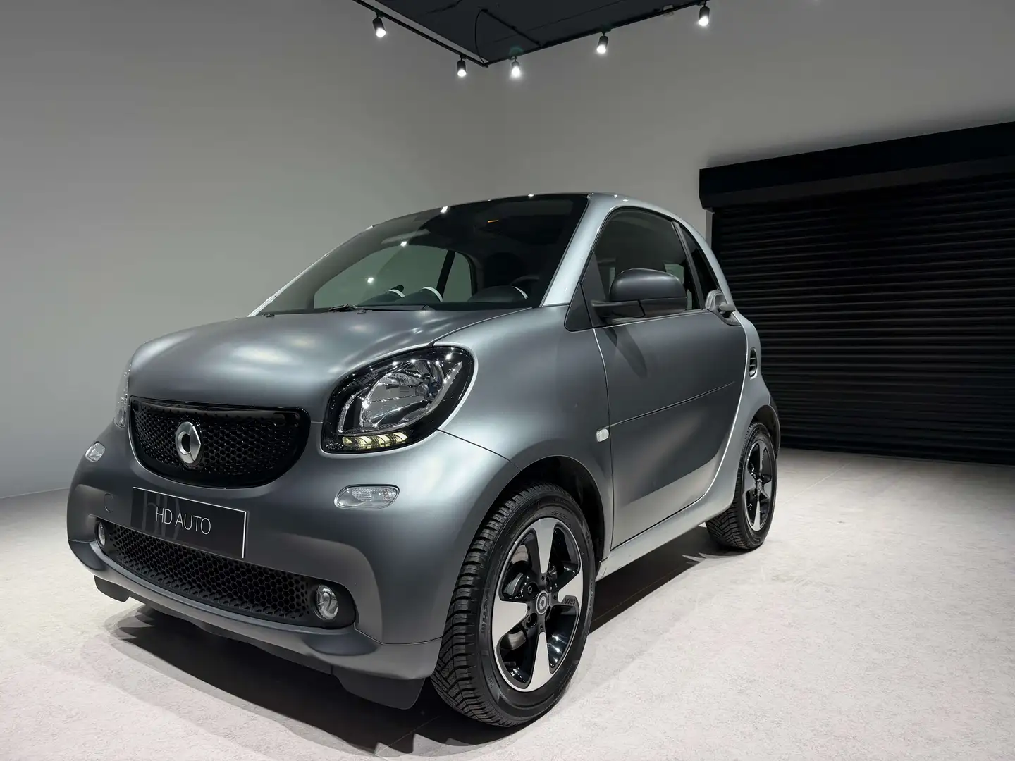 smart forTwo coupé 1.0i Sport//1ER PRO AVEC 51.200KM//AUTO// Gris - 1